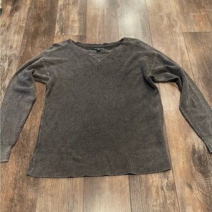 American Eagle V-Neck Sweater in Dark Gray